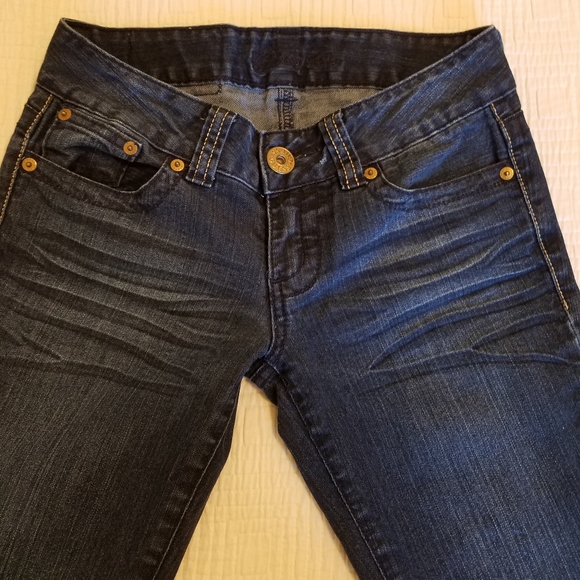 Guess Jeans - Picture 3 of 9